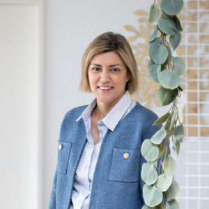 Cristina – Contrôleuse de gestion chez Enfin!Fidu Cristina, contrôleuse de gestion chez Enfin!Fidu, spécialisée en suivi financier des PME et CFO à la demande